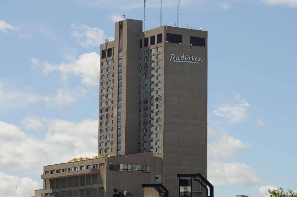 Exterior of the Radisson Hotel in Winnipeg